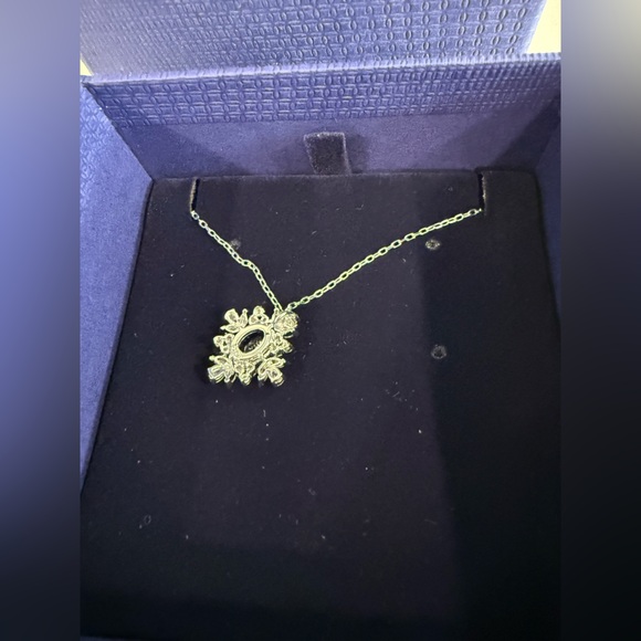 Swarovski Blue and Silver Crystal Necklace NWT - Picture 2 of 4